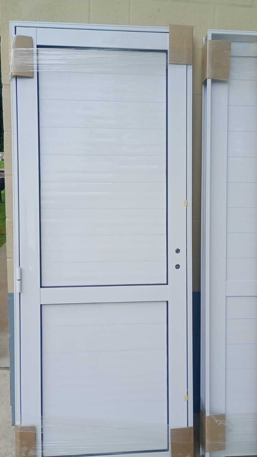 Puerta de aluminio ciega linea herrero