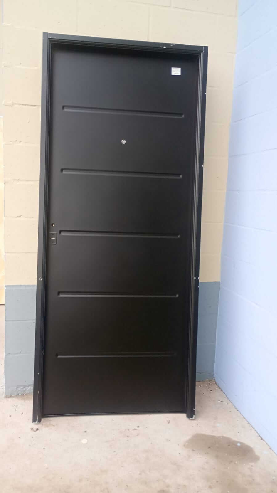 Puerta principal de chapa inyectada